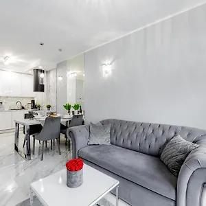 Unique Baltic - Z Garazem Apartament